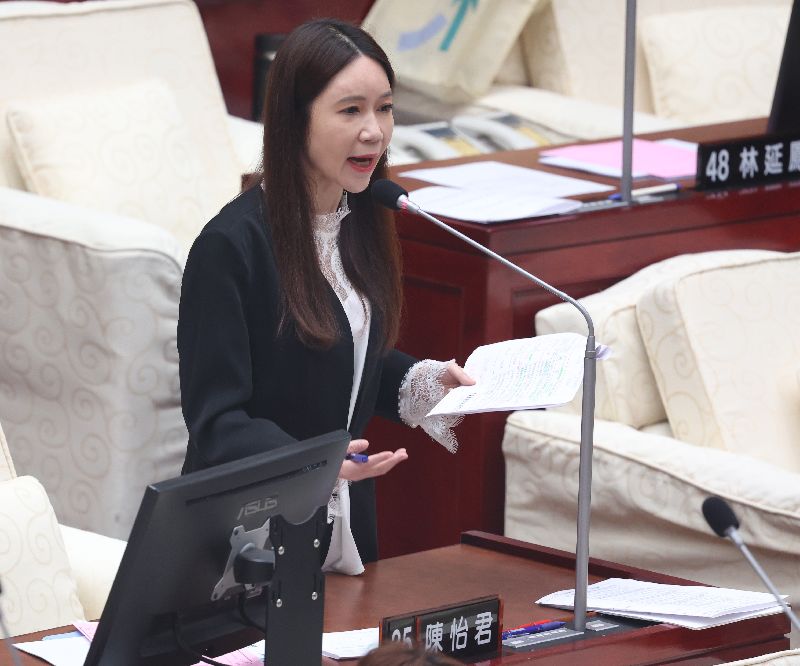 民進黨台北市議員陳怡君（圖）日前在議會質詢時表示，資料顯示民國112年市政大樓就曾有老鼠，市府後續有執行防治鼠患計畫；115年初出現漢他病毒致死案例，市長蔣萬安要局處負責，但處理還是慢半拍