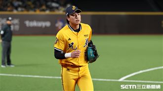 許庭綸接球失誤　「剃鬍」羅戈摸頭給安慰
