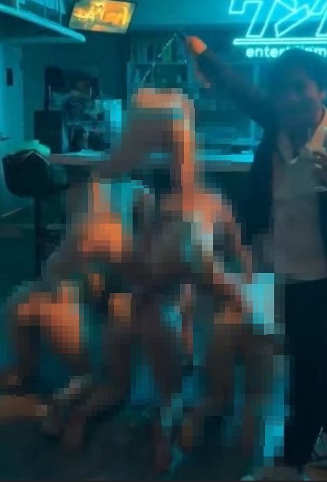 土豪炫富9男6女極樂趴玩過頭！人體香檳塔玩過頭　女優暴怒酬勞只拿2000