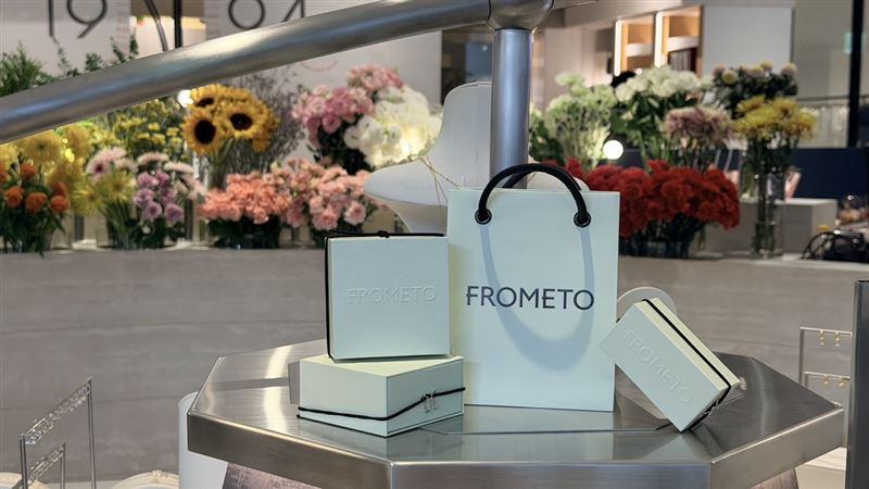 FROMETO攜手MONCEAU FLEURS於台北誠品生活松菸浪漫開幕。（圖／品牌業者提供）