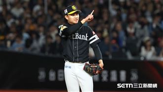徐若熙投出變化球時，手套則幾乎靜止或直接撞擊。（圖／記者劉彥池攝影）