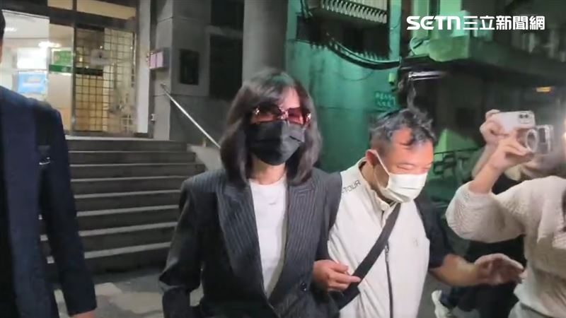 總經理劉貞華（中）檢方裁定500萬元交保。（圖／翻攝畫面）