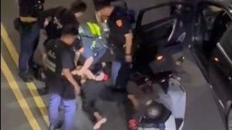 車藏毒品武士刀　台中男違停拒檢衝撞警