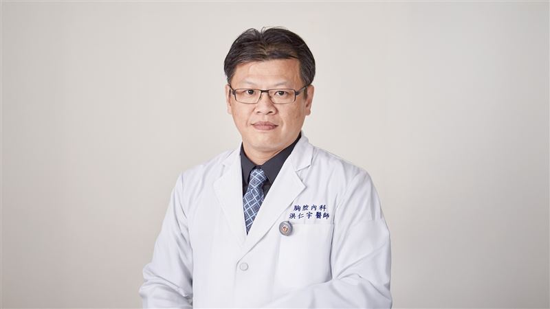 高雄醫學大學附設中和紀念醫院胸腔內科洪仁宇主任表示，對於無法使用標靶藥物的肺癌患者，臨床多以ICI免疫檢查點抑制劑合併化療作為首選