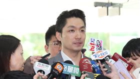 鼠類偵防師助家戶防治　蔣萬安：細節很快就公布台北市長蔣萬安（中）宣布推出「鼠類偵防師」，由專家到府協助鼠類防治需求。蔣萬安6日受訪時表示，偵防師會針對家戶等私領域提供防治工作建議，執行細節很快就會公布。中央社記者張新偉攝　115年5月6日
