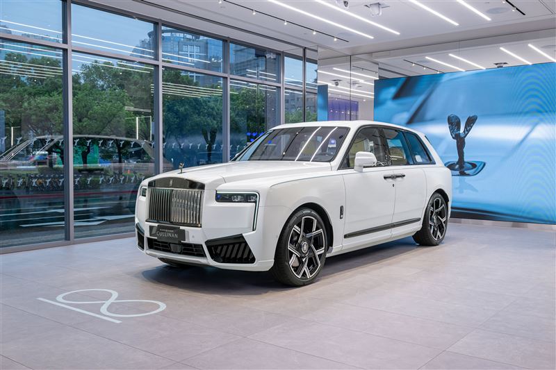 Black Badge Cullinan加上台灣專屬套件後，總價來到3,033.4萬元。（圖／Rolls-Royce提供）