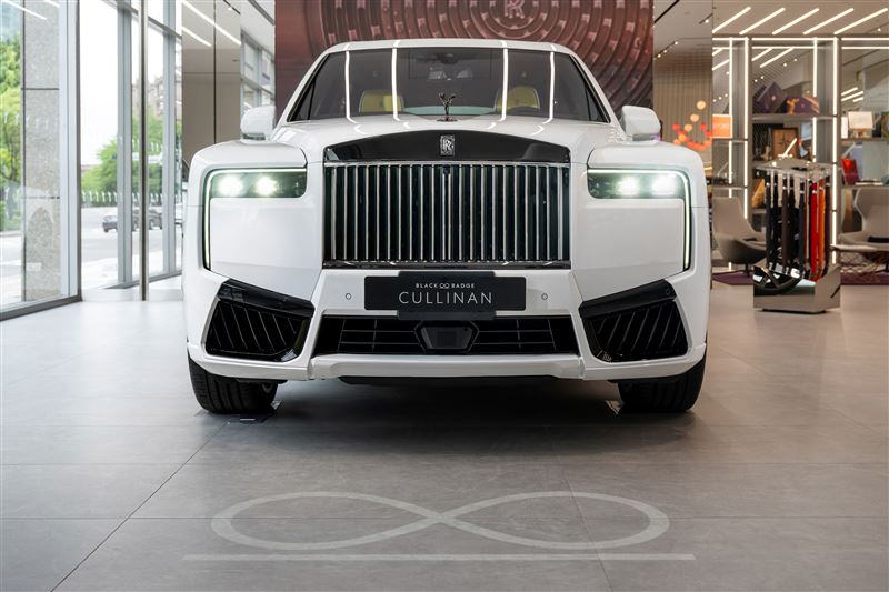 勞斯萊斯Black Badge Cullinan配備大量黑化細節。（圖／Rolls-Royce提供）