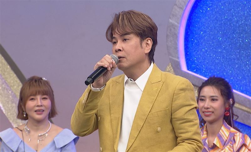 江志豐講評以「顏值取向」 竟建議歌手「讓出讚牌」掀全場暴動。(圖／中視提供)