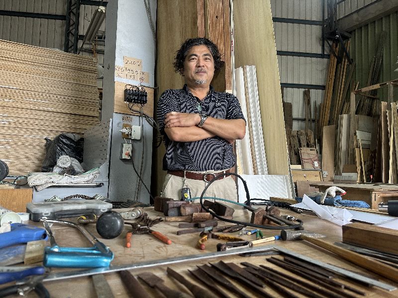 魏永成修復台中古根漢美術館模型贏特室內設計總監魏永成經閱讀建築師札哈.哈蒂生平,理解設計想法後,精雕細琢台中市古根漢美術館模型修復。(圖/中央社)