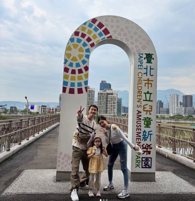 張捷（左）與愛妻夏如芝（右）育有1女，聽到子杰死訊，希望大家可以找到工作跟生活的平衡。（圖／翻攝自IG @whatjayjay）