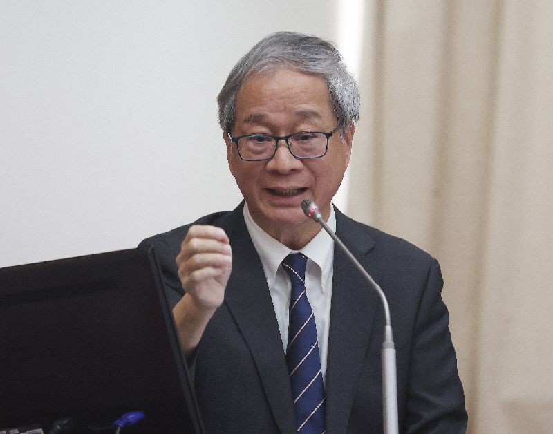 第8屆公視董事會延宕成7日立法院教育及文化委員會焦點，公視董事長胡元輝遭請離委員會。對此，文化部長李遠（圖）表示遺憾