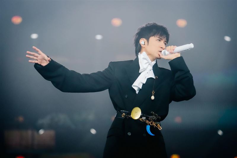 古巨基抱病登「25+英皇群星演唱會」演出。（圖／翻攝自古巨基臉書）