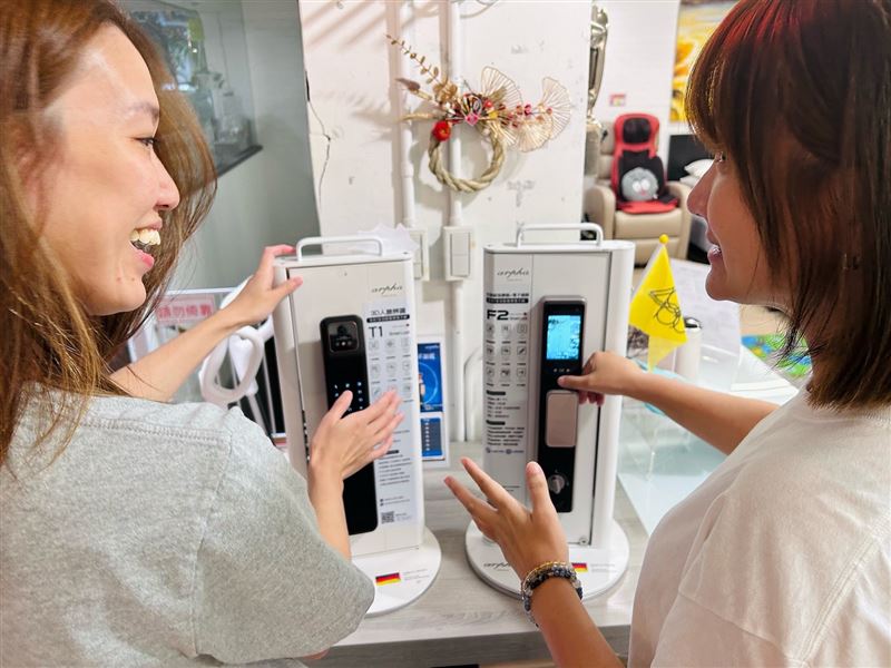 挑選電子鎖時應注意是否具備機械快開機制，平時也應定期檢查確認開關順暢。（圖／品牌業者提供）
