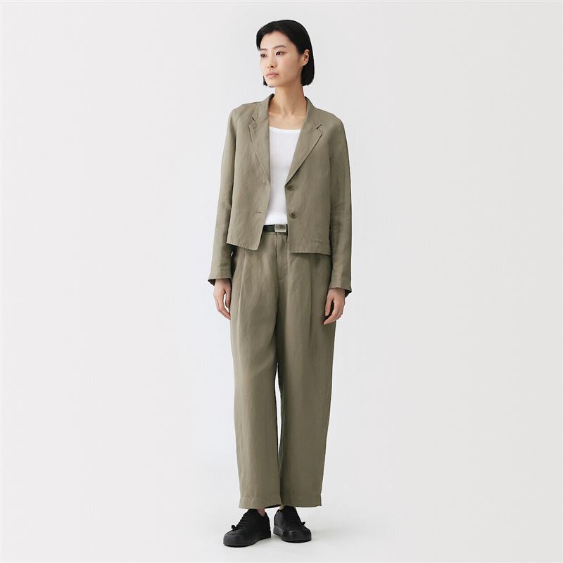 女亞麻混萊賽爾短版外套。（圖／品牌業者提供）