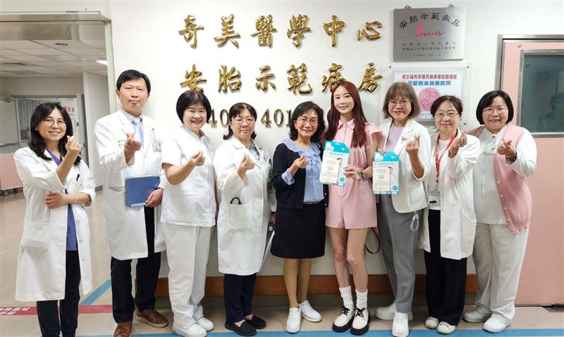奇美醫院與台灣早產兒基金會於母親節前夕，共同舉辦「溫柔環抱夢，安心伴成長」關懷活動。（圖／早產兒基金會提供）