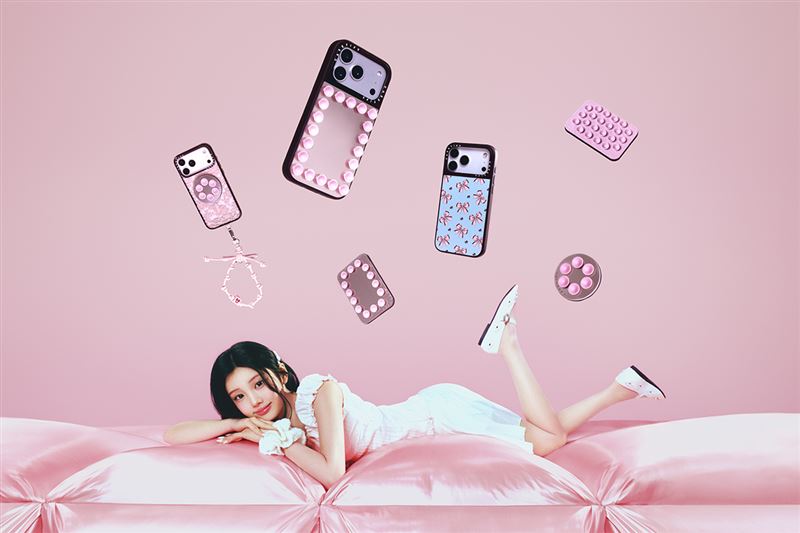 Snappy&trade;一貼即合系列：韓國女團ILLIT成員WONHEE以甜美形象合作回歸，獻給那些熱愛追星、看劇的時尚型媽媽。（圖／品牌業者提供）