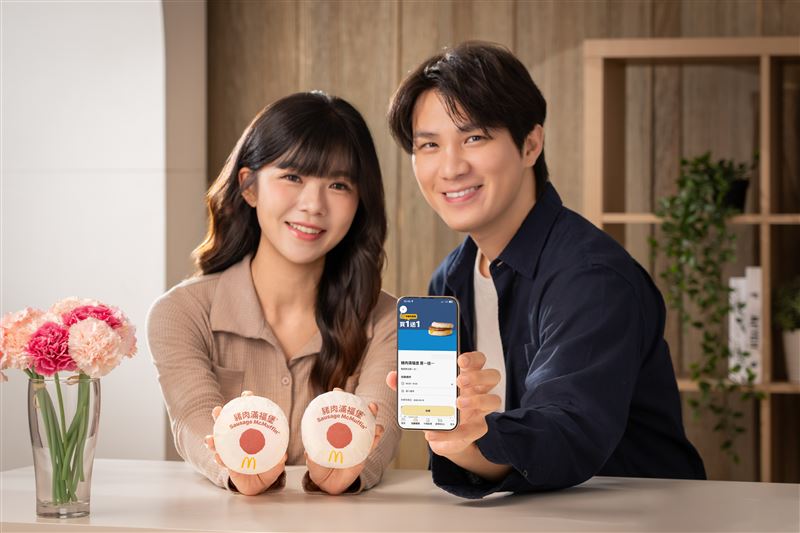 麥當勞APP 5月11日起，會員輸入專屬優惠碼，即可領取「豬肉滿福堡買一送一」早餐優惠券。（圖／品牌業者提供）