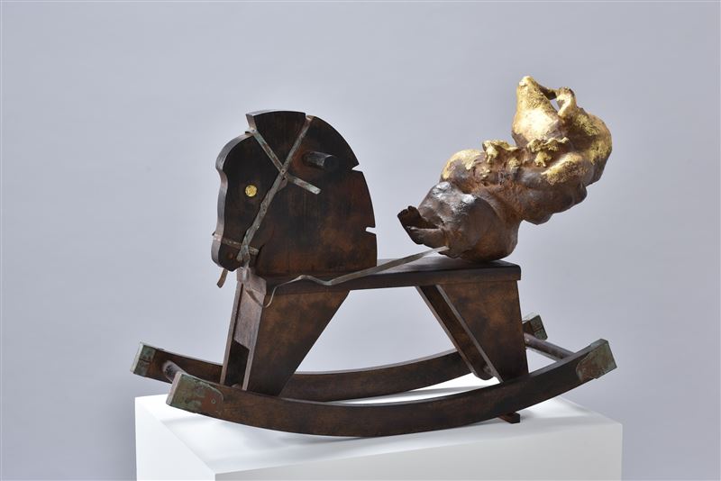 波多野泉雕塑個展《觀察的彼端》作品－無心這件事(木馬)。（圖／「麗寶文化藝術基金會提供）