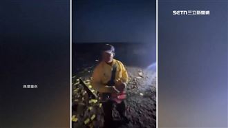 獨／坐採蚵鐵牛車撒金紙　漁民解答：免驚