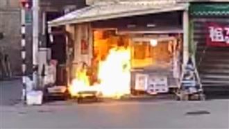 彰化,鹿港,炸雞店,氣爆,驚悚畫面,火警,爆炸,瓦斯外洩（圖／翻攝自Threads @breakfast_220）