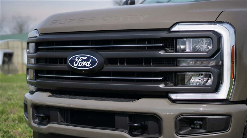 Super Duty Carhartt換上專屬深色水箱護罩。（圖／翻攝Ford網站）