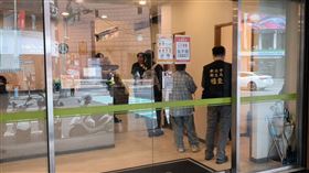 檢警搜索被爆偷拍的另家知名連鎖醫美診所。（圖／記者莊淇鈞攝影）