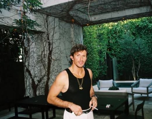 英國實境節目《明星霍爾（Jake Hall）6日被發現死於西班牙馬略卡島一處別墅內，享年35歲。（圖／翻攝自IG）