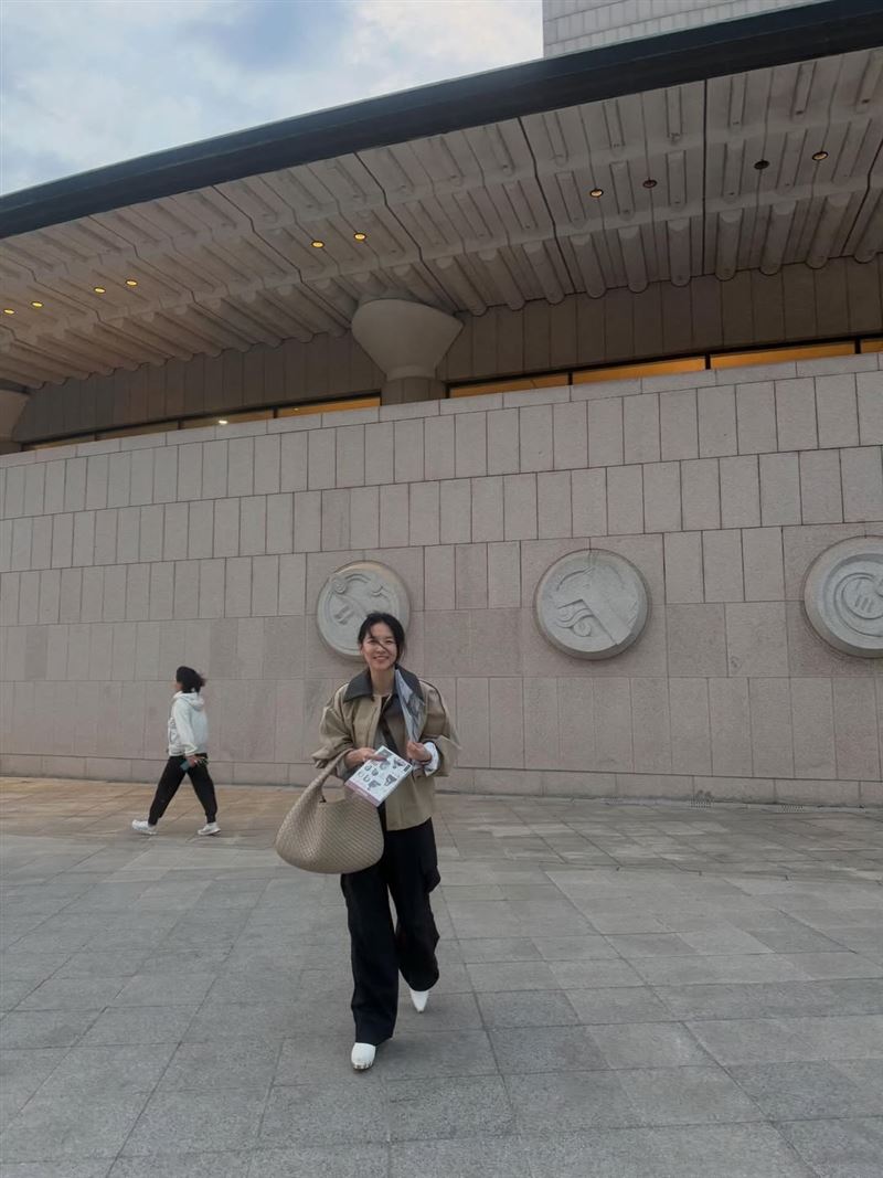 曾演出經典韓劇《大長今》女主角李英愛，54歲仍保養得宜，逆齡模樣讓網友讚嘆。（圖／翻攝自IG @leeyoungae0824）