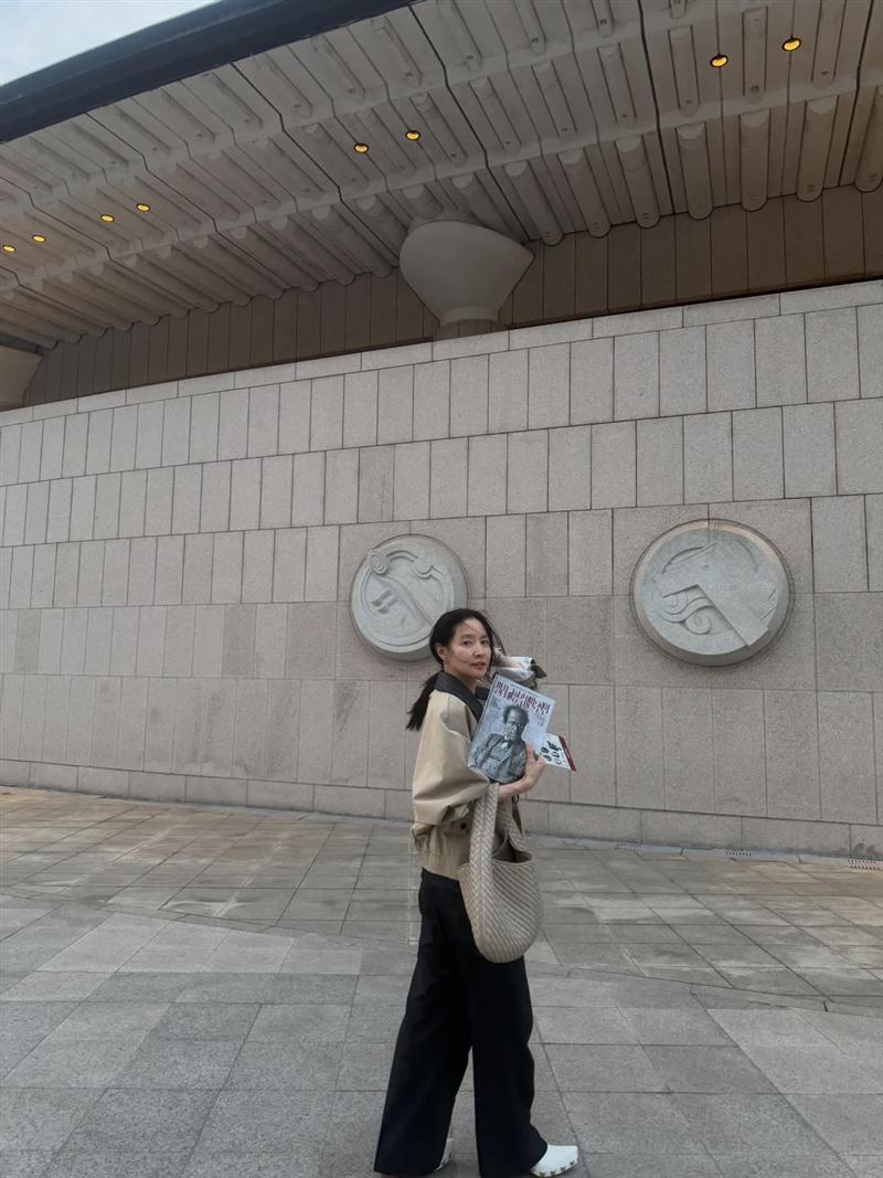 曾演出經典韓劇《大長今》女主角李英愛，54歲仍保養得宜，逆齡模樣讓網友讚嘆。（圖／翻攝自IG @leeyoungae0824）