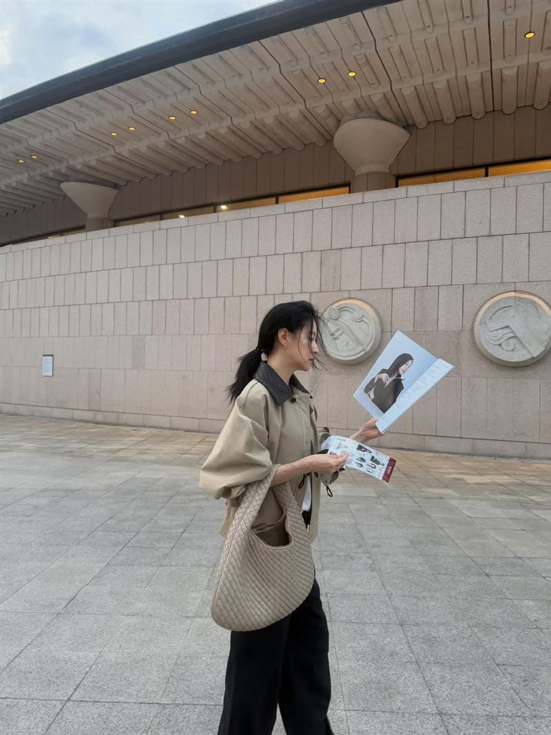 曾演出經典韓劇《大長今》女主角李英愛，54歲仍保養得宜，逆齡模樣讓網友讚嘆。（圖／翻攝自IG @leeyoungae0824）