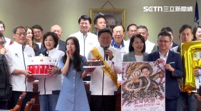 軍購表決前，國民黨團先幫傅崐萁慶祝64歲生日（圖／翻攝畫面）