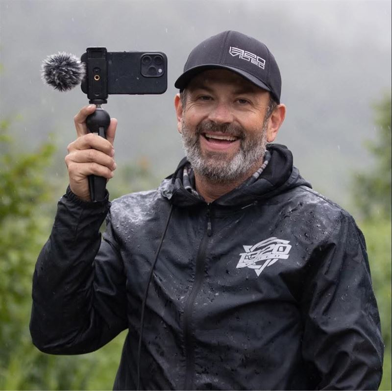 知名YouTuber凱爾（Kyle Loftis）於5日晚間離世，享年43歲。（圖／翻攝自臉書）