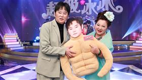 陽帆跟白冰冰過母親節。(圖／民視提供）