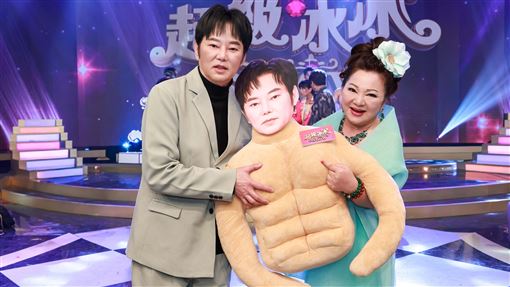 極樂畫面流出　71歲白冰冰激吻小鮮肉猛男