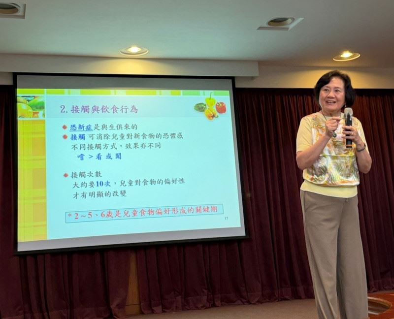 部分幼兒有「食物恐新症」？教育部推動健康飲食教育，邀學者專家分享，將學校午餐轉為飲食教育的一部分。（教育部提供）