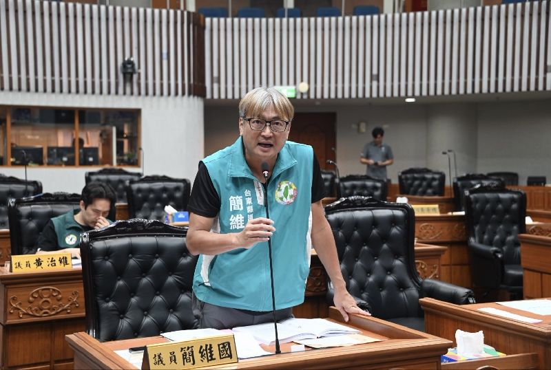 台東7億停車場開工不久就停工，民進黨籍台東縣議員簡維國提出質疑。（圖／中央社）