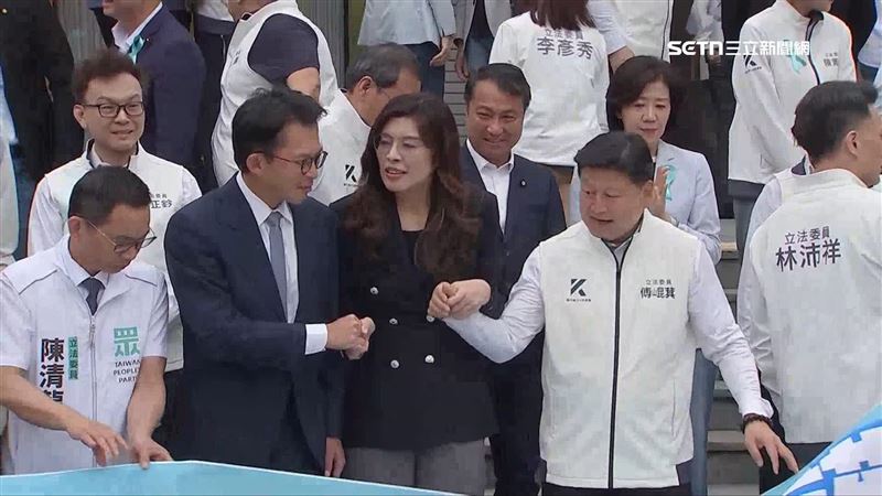 軍購條例終於在立院三讀通過，藍白共提的版本上限7800億元