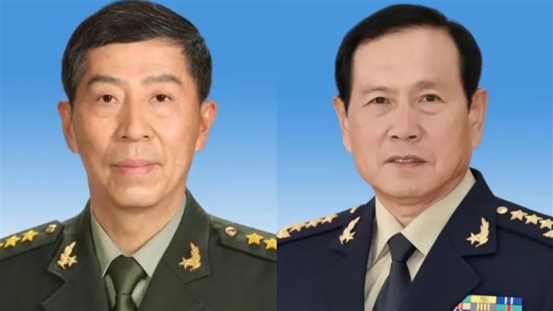 對台海戰爭的「絕對不忠誠」，中共兩任國務委員兼國防部部長李尚福（左）、魏鳳和（右），於4月7日雙雙被判處死刑，緩期2年執行。（圖／翻攝自新華網）