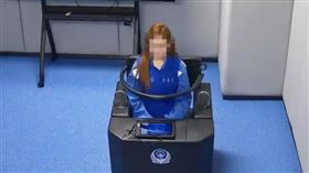 女子趁男友熟睡時利用人臉辨識解鎖男友手機，3個多月內盜轉約124萬元台幣。（圖／翻攝自微博）