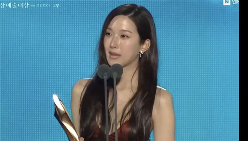 文佳煐奪百想影后。（圖／翻攝自CHZZK）