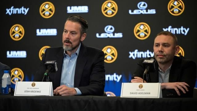 丹佛金塊隊總裁兼老闆克倫克（Josh Kroenke）正式對外表態。儘管球隊在季後賽首輪止步，他仍對總教練阿德爾曼（David Adelman）表示高度肯定。（圖／翻攝自X平台 @BennettDurando）