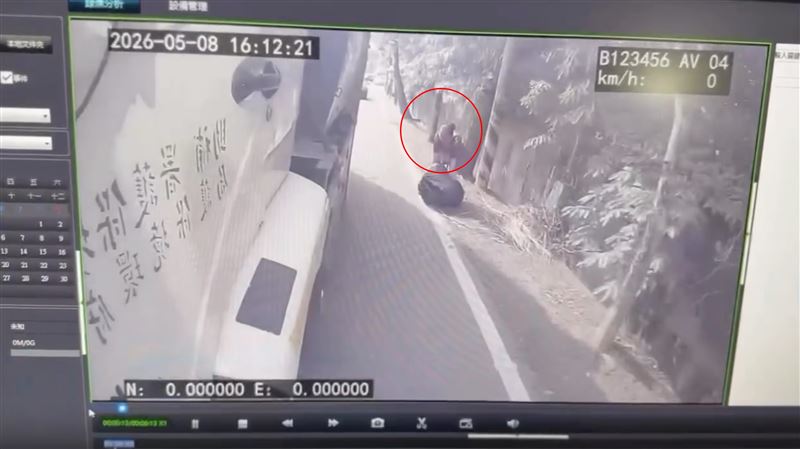 賴姓婦人倒垃圾遭鬼切轎車撞死，家屬悲痛欲絕。（圖／翻攝社會事新聞影音）