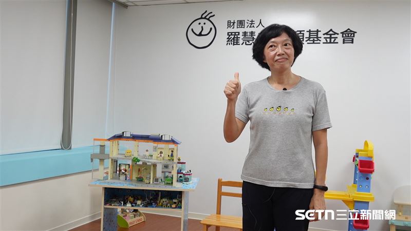 林碧茹說，自己暫時沒想過退休，畢竟要割捨掉服務這麼久的孩子和家庭，情感上還是會捨不得，所以能做一年就做一年，做到不能做為止。（圖／記者張雅筑攝）