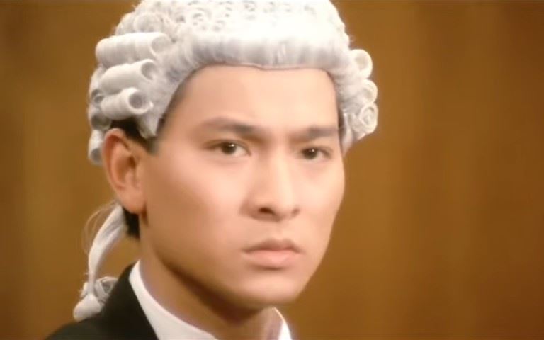 《法外情》該片上映後大受歡迎，不僅讓劉德華瞬間爆紅，也與葉德嫻形成華語影壇經典「銀幕母子檔」。（圖／翻攝自Lady Zhuge YT）