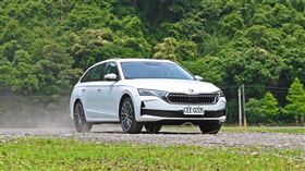 Skoda Octavia Combi 2.0 TSI 4x4旅行車。（圖／記者鍾釗榛攝）