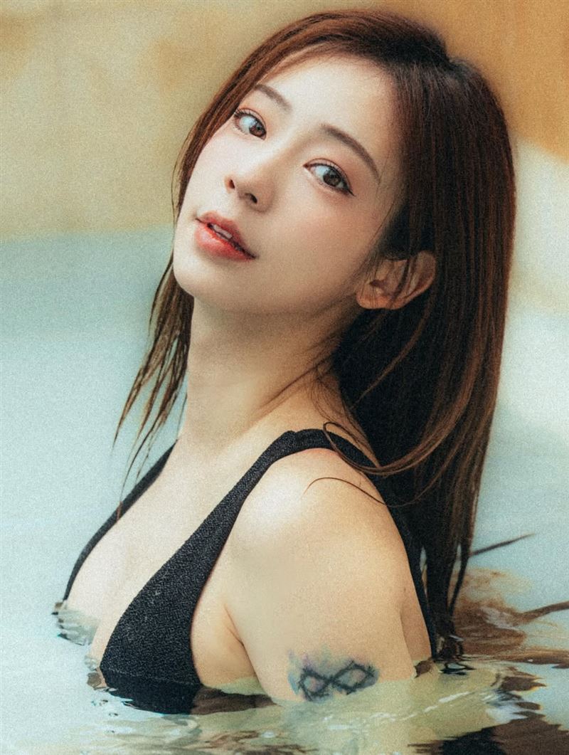陳天仁去曼谷玩，曬出泳衣美照。（圖／翻攝自IG @tts0og）