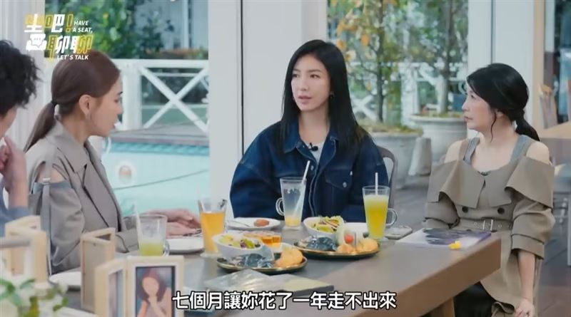 楊謹華與好友黃嘉千在節目《坐吧聊聊》中回憶起往事。（圖／翻攝自坐吧聊聊YT）