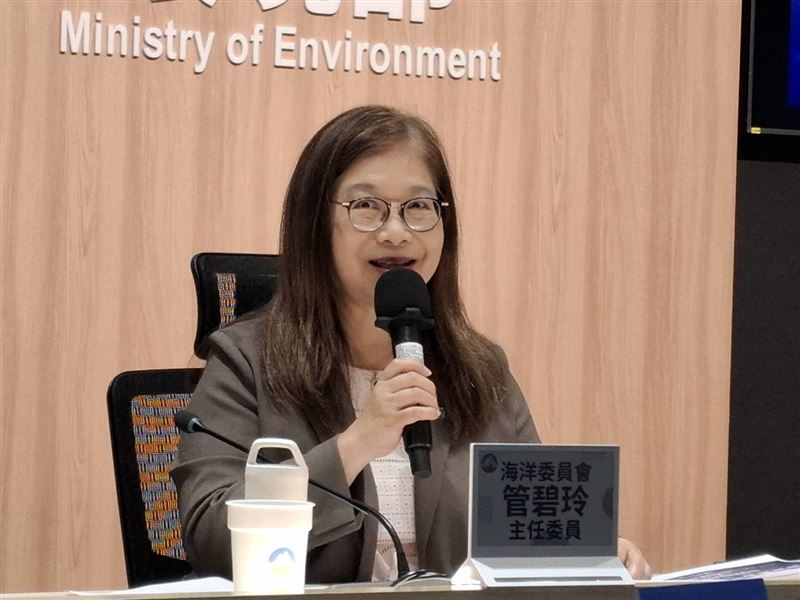 海洋委員會主委管碧玲在環境部與海委會「陸海聯手，構築塑膠微粒監測管制防線」記者會中發言。（圖／記者周佩怡攝影）