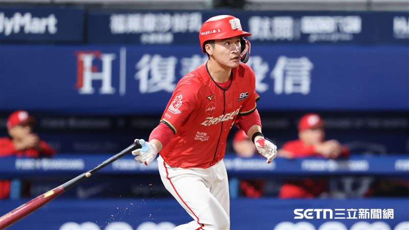 味全龍捕手林辰勳高飛犧牲打送回朱育賢。（圖／記者劉彥池攝影）