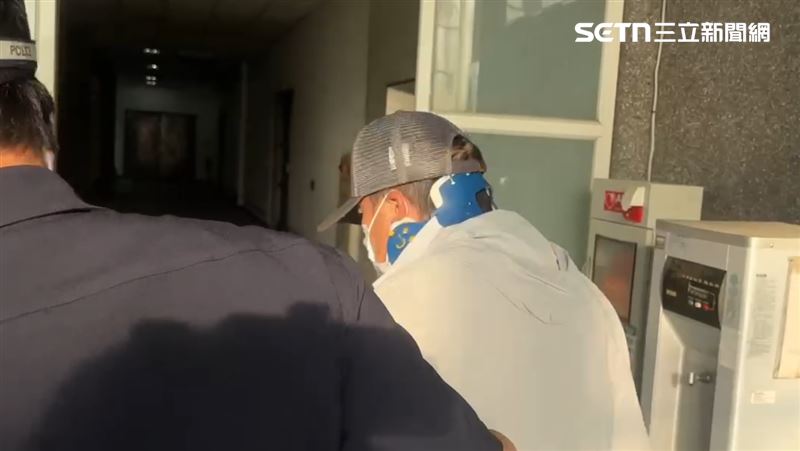 肇事者面對詢問，不發一語。（圖／翻攝畫面）